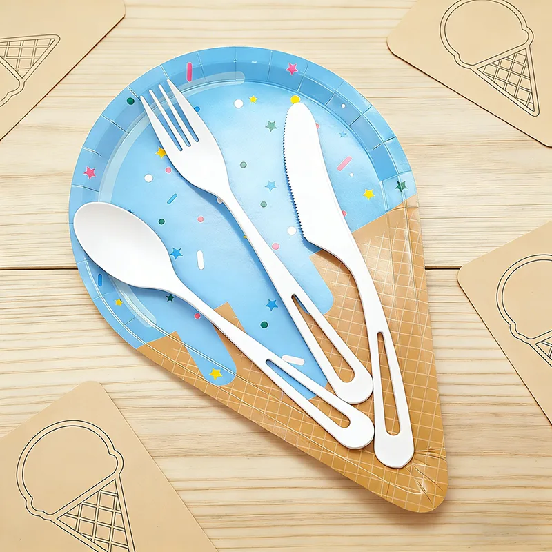 Környezetbarát, csepp alakú műanyag evőeszköz