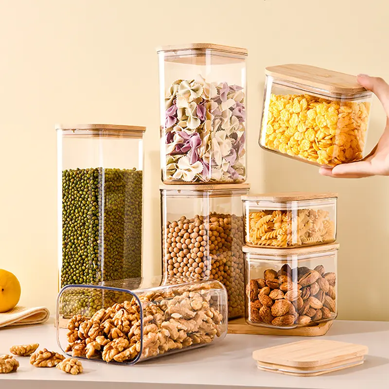 Műanyag tárolóedény fa fedéllel